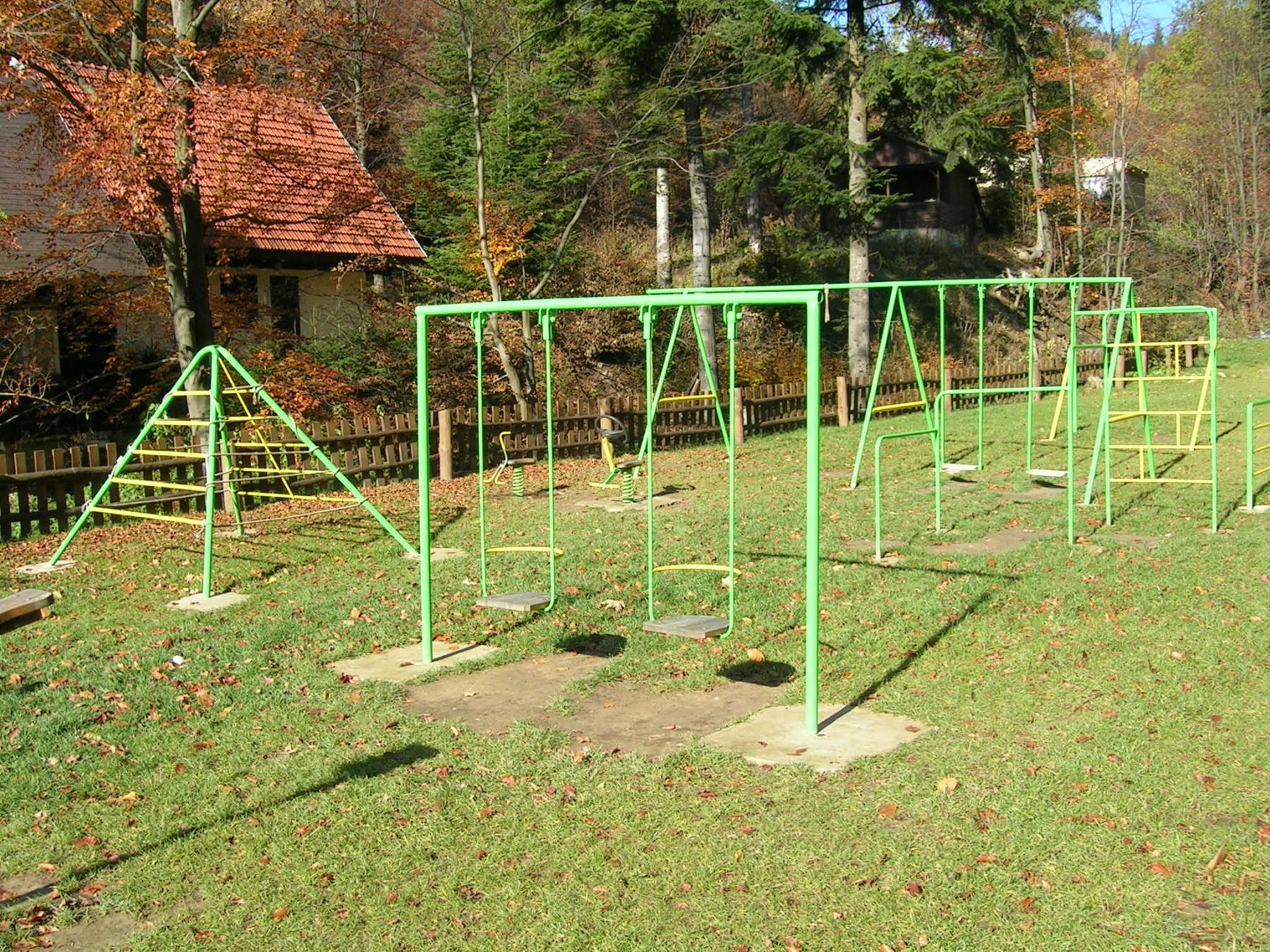 Grilovačka v záhrade · 3